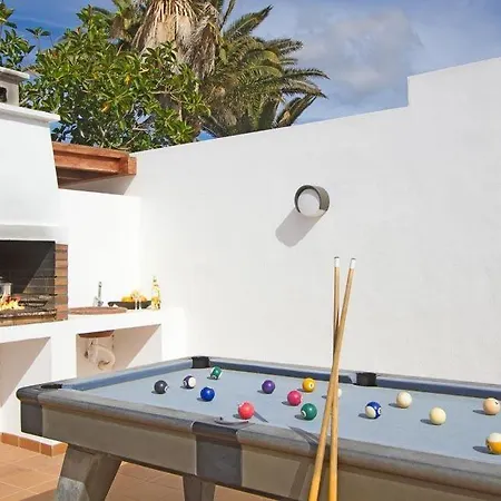 Puerto Del Carmen Sleeps 6 Pool Air Con Wifi Вилла Пуэрто дель Кармен